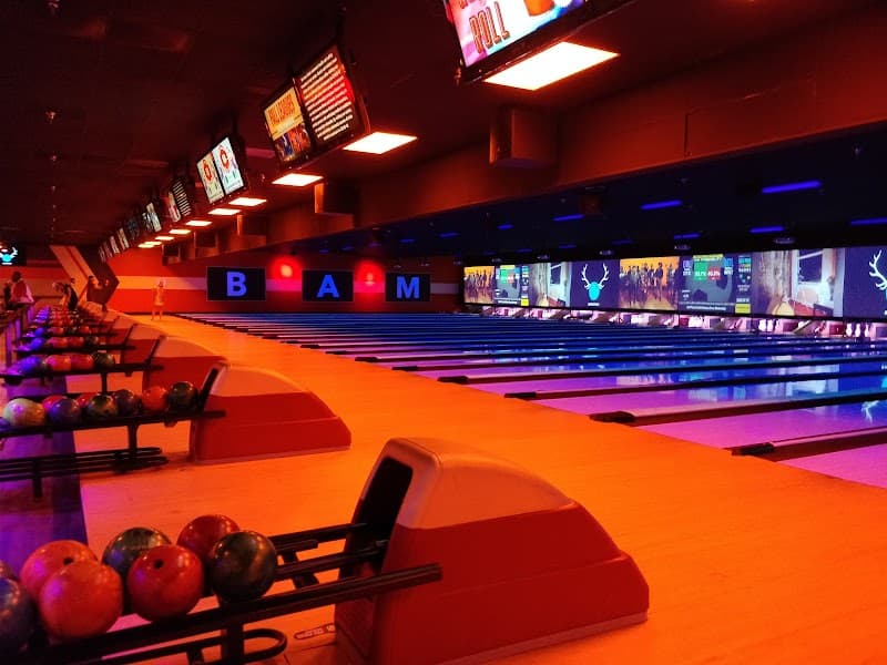 Bowlero Willowbrook