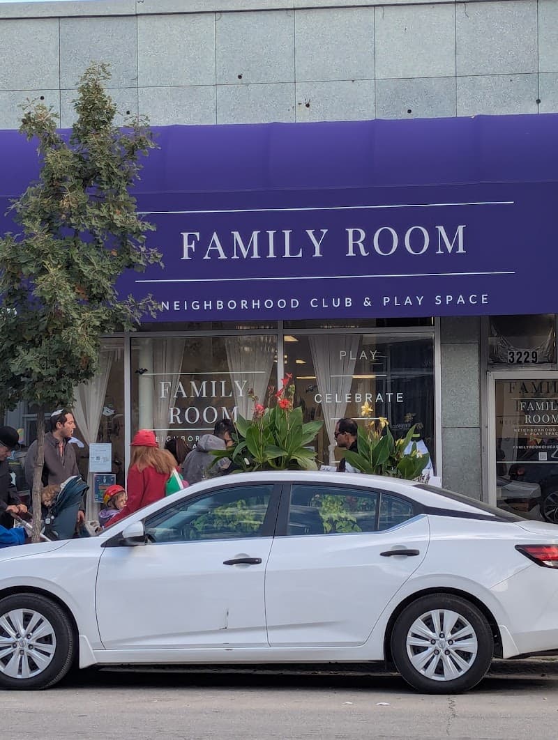 Family Room Chicago on Broadway